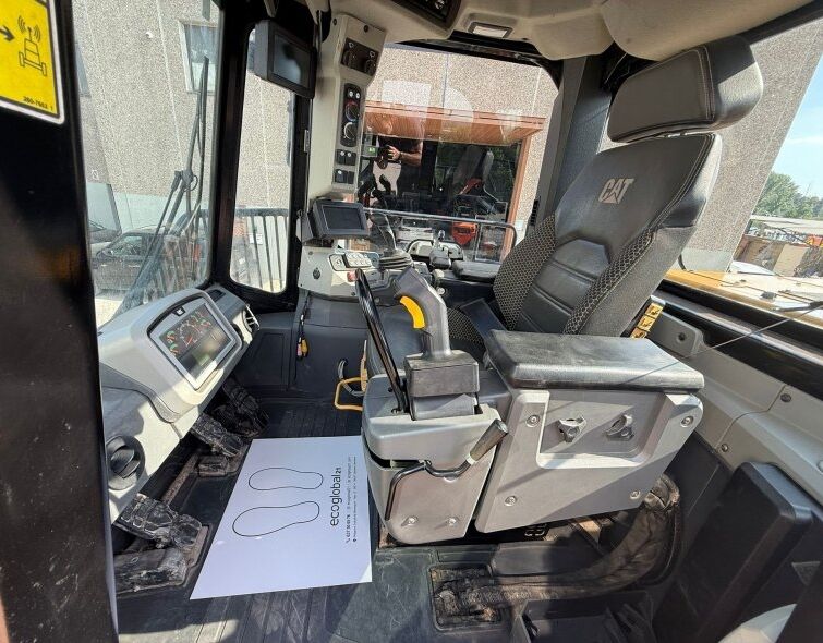 CATERPILLAR  826K **WASTE COMPACTOR**